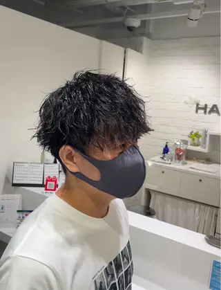 ショート カラー パーマ メンズ 【シャドウパーマ センターパート】義心のヘアスタイル