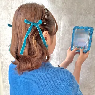 ミディアム ヘアアレンジ ヘアメ🎀推しカラー 🥣横浜/しほ🧸のヘアスタイル