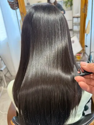 ロング SALOWIN 表参道FLAT店所属・トップスタイリスト澤 奈緒美のヘアスタイル