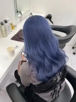 セミロング 寒色/ベージュヘア ブリーチありMiOのヘアスタイル