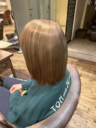 セミロング ｢韓国風カラー ｣サナのヘアスタイル