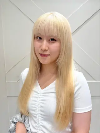 ロング カラー ハイトーンカラー シールエクステのヘアスタイル