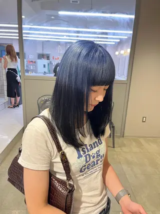 セミロング 寒色/ベージュヘア ブリーチありMiOのヘアスタイル