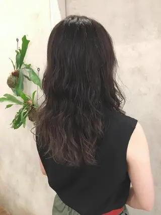カラー イズミ ナナコのヘアスタイル