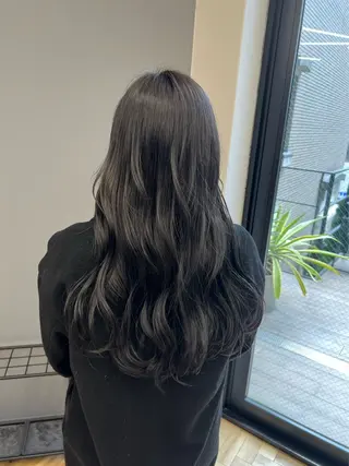 カラー 亀井 詩奈のヘアスタイル