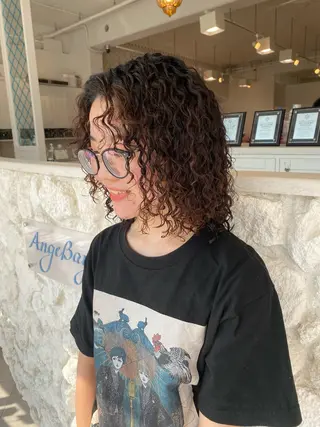 セミロング パーマ 饒平名 知也のヘアスタイル