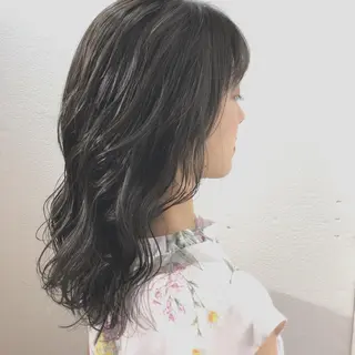 セミロング カラー 日高 香織のヘアスタイル
