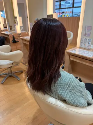 セミロング 岡 愛梨のヘアスタイル