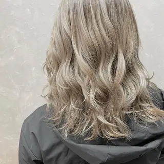 ロング カラー 有田裕真 【ブリーチカラー】のヘアスタイル