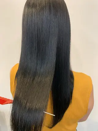 ミディアム トップ スタイリストのヘアスタイル
