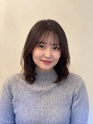 ミディアム opsia所属・艶カラー×レイヤー Natsumiのヘアスタイル