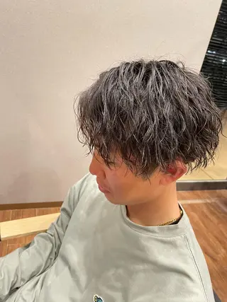 パーマ メンズ 鵜飼 真伍のヘアスタイル