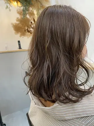 ミディアム カラー 高梨 菜々のヘアスタイル