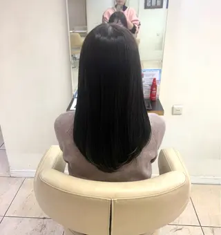ロング カラー 山本 理世のヘアスタイル