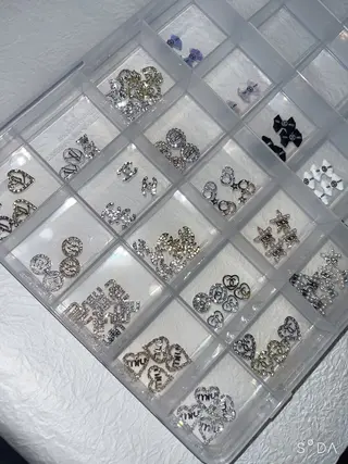 ネイル 鈴木 愛のネイルデザイン