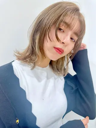 ミディアム カラー 小顔レイヤー/ ベージュ🤍Rieのヘアスタイル