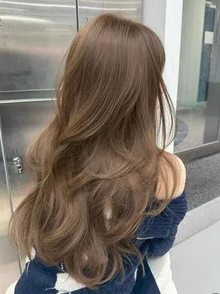 セミロング カラー Lond Le'a /ハイトーンカラーのヘアスタイル