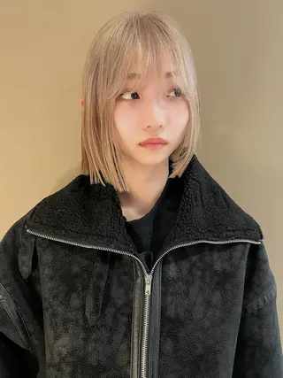 ショート カラー ブリーチ😼 ボブ✍️レイヤーのヘアスタイル