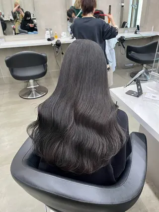 セミロング 寒色/ベージュヘア ブリーチありMiOのヘアスタイル