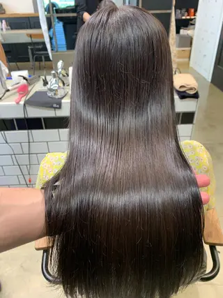 ロング カラー トップ スタイリストのヘアスタイル