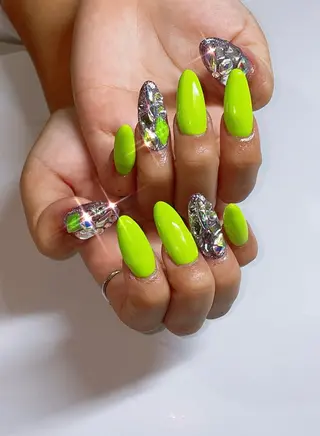 ネイル VIERU 🌈🎀💖のネイルデザイン