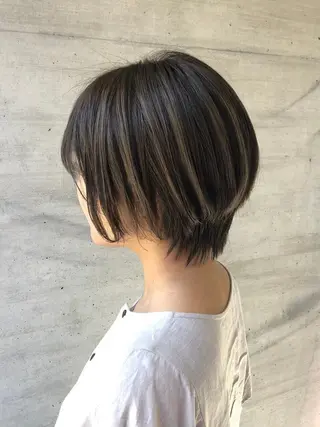 カラー 武井 哉子のヘアスタイル