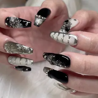 ネイル moca心斎橋店 Aina🐈⬛🤍のネイルデザイン