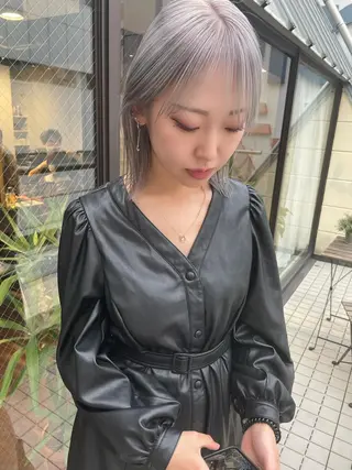 ミディアム カラー オカモト ミユウのヘアスタイル