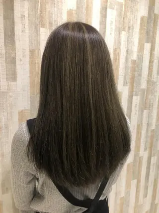 カラー ロング 青木 捺稀のヘアスタイル