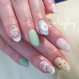 セミロング カラー ネイル Aayley アイリ―サロンのネイルデザイン