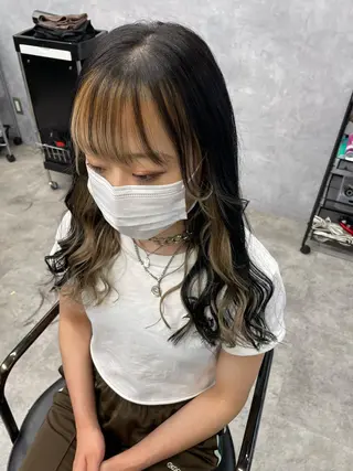 ミディアム Cielro/ダブル カラー/西田咲希のヘアスタイル