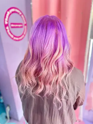 ミディアム ♮やっしー♮ 🌈派手髪🌈のヘアスタイル