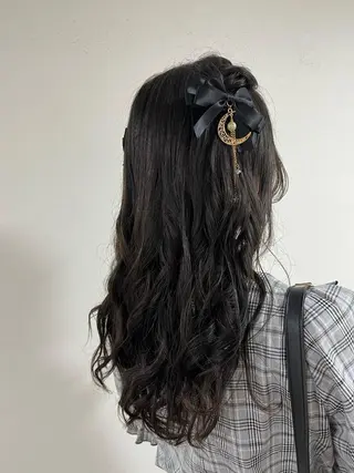 ヘアアレンジ ハイトーンカラー🩵 耳ツボジュエリー👂のその他イメージ