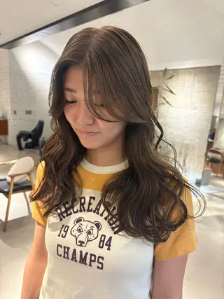 ミディアム カラー Yui⭐️ 透け感カラーのヘアスタイル