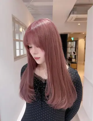 ロング ニトウ レイナのヘアスタイル