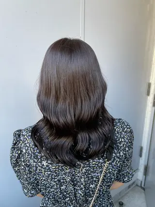カラー ブリーチ縮毛矯正加藤 赤み無し透明感ヘアのヘアスタイル