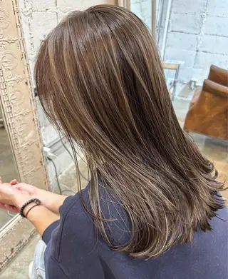 セミロング カラー 波多野 芽衣のヘアスタイル