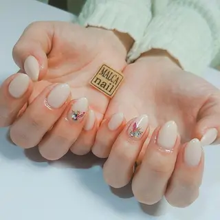 ヘアアレンジ パーマ ネイル キッズ マツエク・マツパ セミロング 荒木 莉奈のネイルデザイン