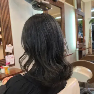 ミディアム カラー 山崎 絵莉香のヘアスタイル