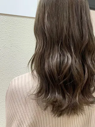 ロング カラー うえの ももねのヘアスタイル