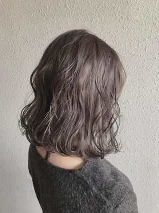 ミディアム カラー lani ブリーチ /ダブルカラーのヘアスタイル
