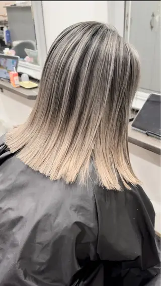 ミディアム バレイヤージュ 隅中秀弥のヘアスタイル