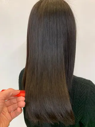 ミディアム トップ スタイリストのヘアスタイル