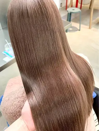 ロング MOMOKA LUCK TOKYOのヘアスタイル