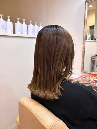 ミディアム 吉井 愛のヘアスタイル