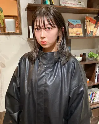 ミディアム 金田 夏野のヘアスタイル