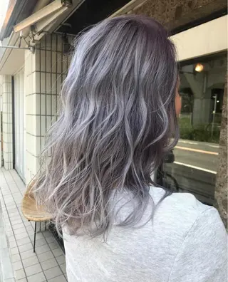 セミロング カラー 吉野 瑳桜のヘアスタイル
