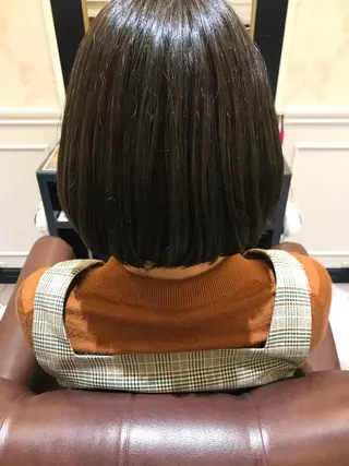ショート カラー 粟田 めぐみのヘアスタイル