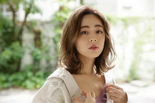 ミディアム 鈴木 まりやのヘアスタイル