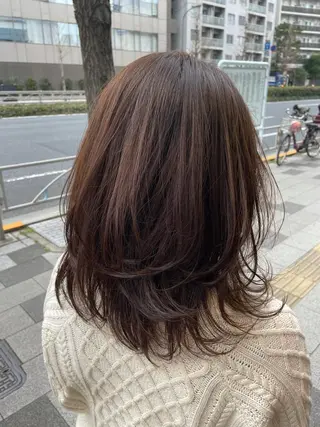 ミディアム アートディレクター 尾内 友美のヘアスタイル